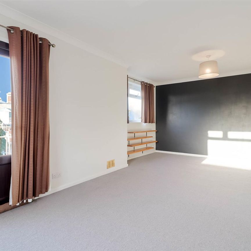 A 2 Bedroom Flat in Overton Park Road, Cheltenham - Photo 1