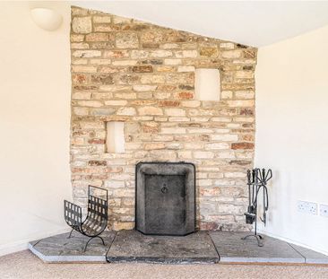 A single storey 4 bedroom , 2 bathroom barn conversion in the prett... - Photo 5
