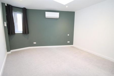 2 bedroom maisonette to rent - Photo 2