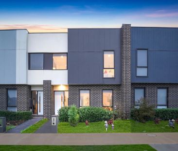 Waterway Views - Double-Storey Elegance in Westbrook Estate - Photo 2