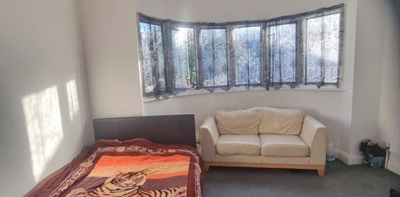 1 Bed Flat, Endersleigh Gardens, NW4 - Photo 2