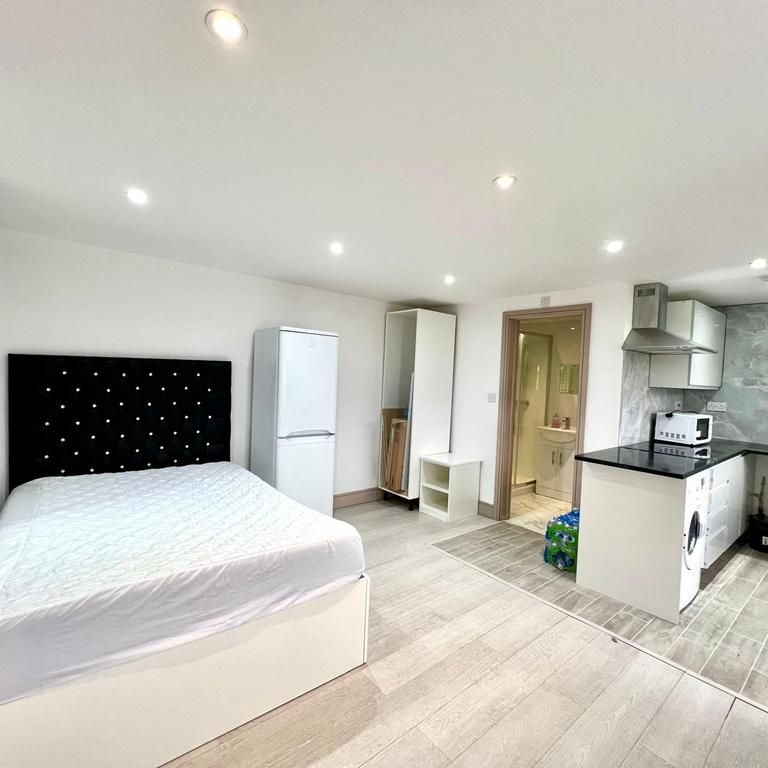 Studio to rent - Photo 1