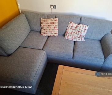 1 bedroom in a house share to rent - Photo 3