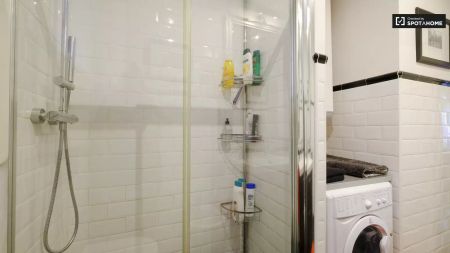 2-bedroom apartment for rent in Jerónimos, perfect for professionals. - Photo 2