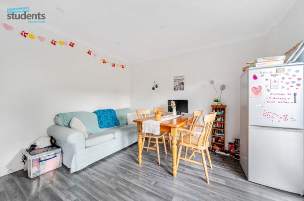 6 bedroom house to rent - Photo 1