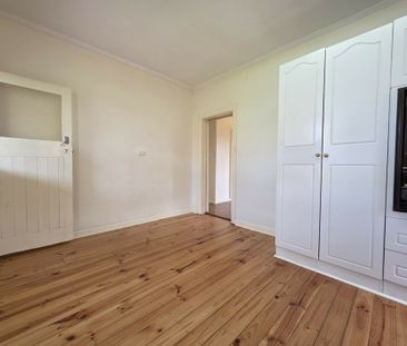 Beautiful family home, full of character! - Photo 4