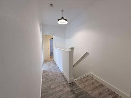 Burgess Road, SO16 - Photo 4