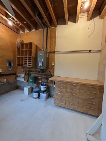 For Lease - 303 Coxwell Avenue Unit# rear workspace, Toronto, Ontario - Photo 2