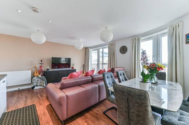 2 bedroom flat to rent - Photo 1