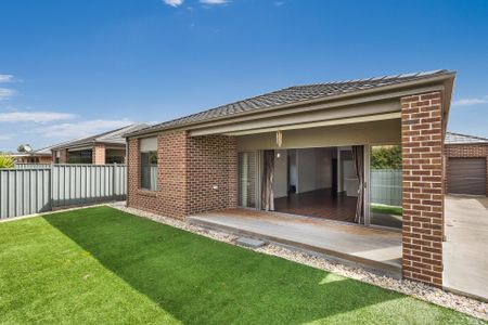 11 Lupin Street, Mernda - Photo 2