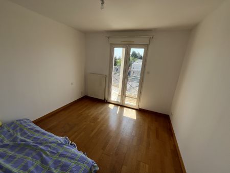 BOURGES - Quartier Marronniers -T4 avec terrasse, balcon, garage, parking et cave. - Photo 3