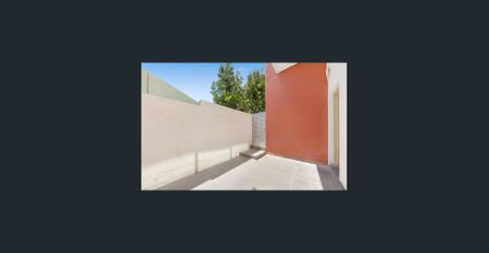 Modern & Bright Split Level Unit in the Heart of Penshurst - Photo 2