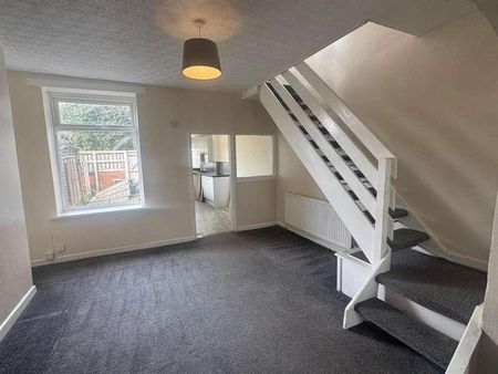 Higginshaw Lane, Royton, Oldham, OL2 - Photo 2