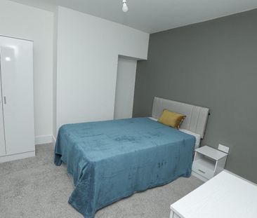 4 bedroom House To Let - Photo 3