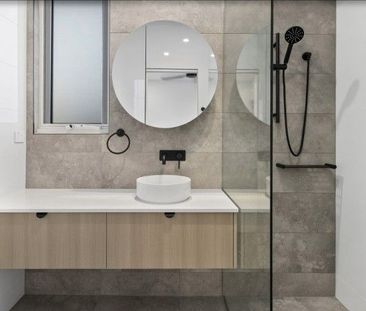 Luxury 3-Bedroom Townhome in Boutique Chermside Complex - Photo 2