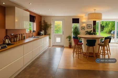 5 bedroom semi-detached house to rent - Photo 4