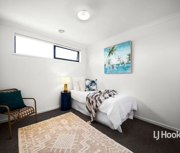 6 Palmerston Walk, Werribee VIC, Belconnen - Photo 3