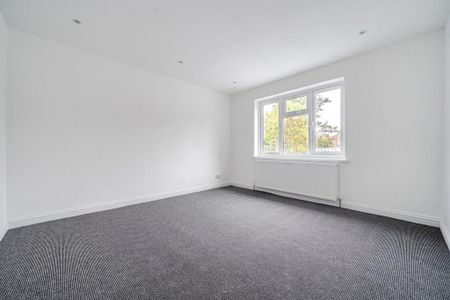 5 bedroom end of terrace house to rent - Photo 3