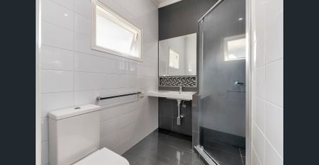 Spacious Queenslander in Prime Location. - Photo 4