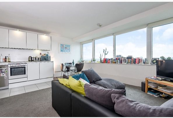 2 Bed Flat, Aragon Tower, SE8 - Photo 1