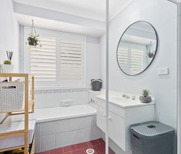 Spacious 2 Bedroom Single Level Villa - Photo 2