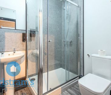 References Pending - 7 bed Detached House - Photo 3