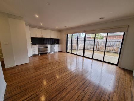 3 Bedroom Home Only around the Corner from Monash University... - Photo 4