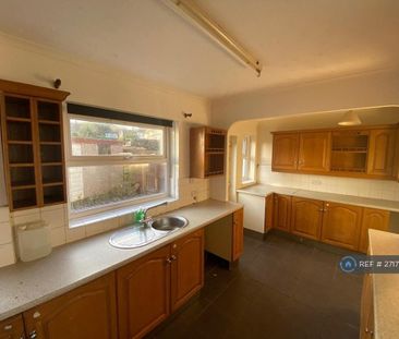 3 bedroom end of terrace house to rent - Photo 6