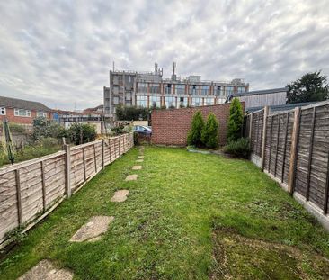 2 bedroom maisonette to rent - Photo 3