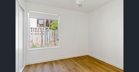 Modern 3 Bed + Ensuite - Photo 4