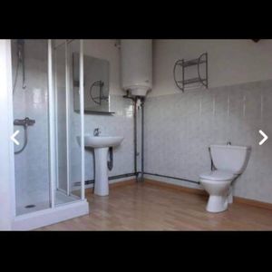 Appartement d'environ 46m² à louer au 2ème étage. - Photo 2