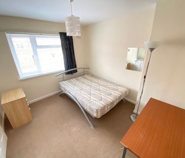 4 Bed Student Accommodation - Photo 4