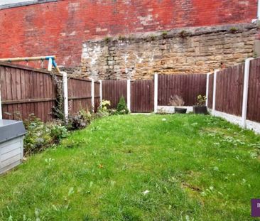 3 bed Town House - To Let - Photo 6