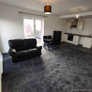 2 bedroom property to rent in Salford - Photo 2