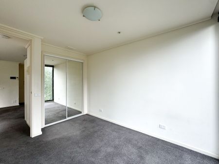 Stylish 1-Bedroom Apartment in the Heart of Southbank - Photo 2