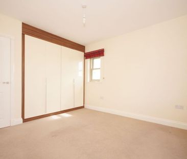 4 bedroom semi-detached house to rent - Photo 5