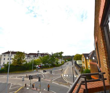 2 bedroom penthouse to rent - Photo 2