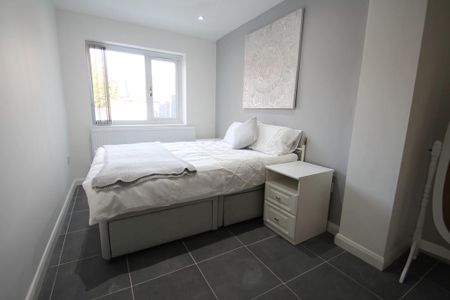 5 bedroom terraced house to rent - Photo 4