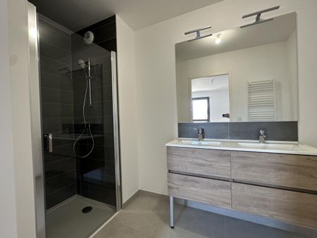 Location Appartement 4 pièces 92m² ANNECY 74370 - Photo 4