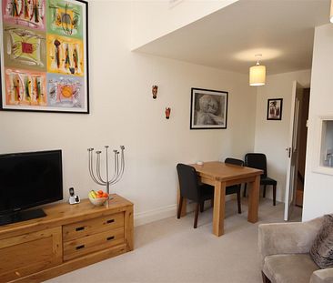 2 bedroom Maisonette to let - Photo 1