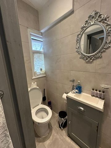 Ground Floor self contained studio flat ideal for couple- 1200 pcm inclusive - Photo 3