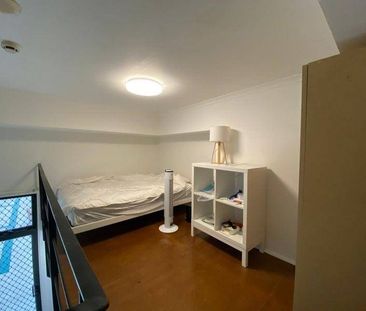 Impeccable, Fresh & Furnished apartment with Internal Courtyard Access - Photo 4