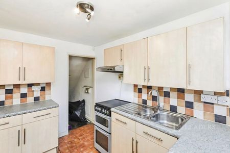 2 bedroom house to rent Quantock Close, Stenson Fields, Derby, DE24 - Photo 3