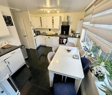 1 bedroom in a flat share to rent - Photo 6