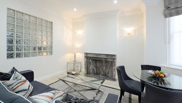 Elegant One-Bedroom Apartment at Somerset House, Lexham Gardens, London W8 - Photo 1