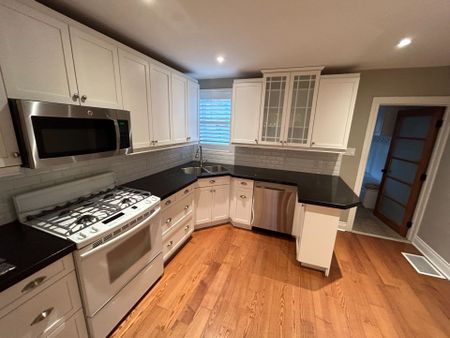 For Lease - 15 Castlefield Avenue Unit# Upper, Toronto, Ontario - Photo 4