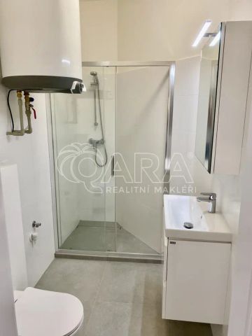Nové 2+kk po kompletní rekonstrukci k pronájmu - Photo 4