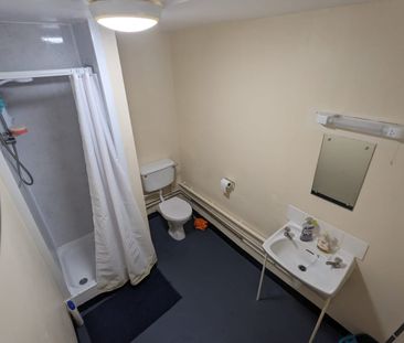 Room in a Shared Flat, Belvedere Road, M6 - Photo 5