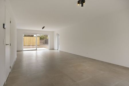 Nieuwbouwwoning met 3 slpks, gelegen op wandelafstand van het centrum ! - Photo 2