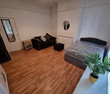 2 Bed Flat, Liverpool, L8 - Photo 2